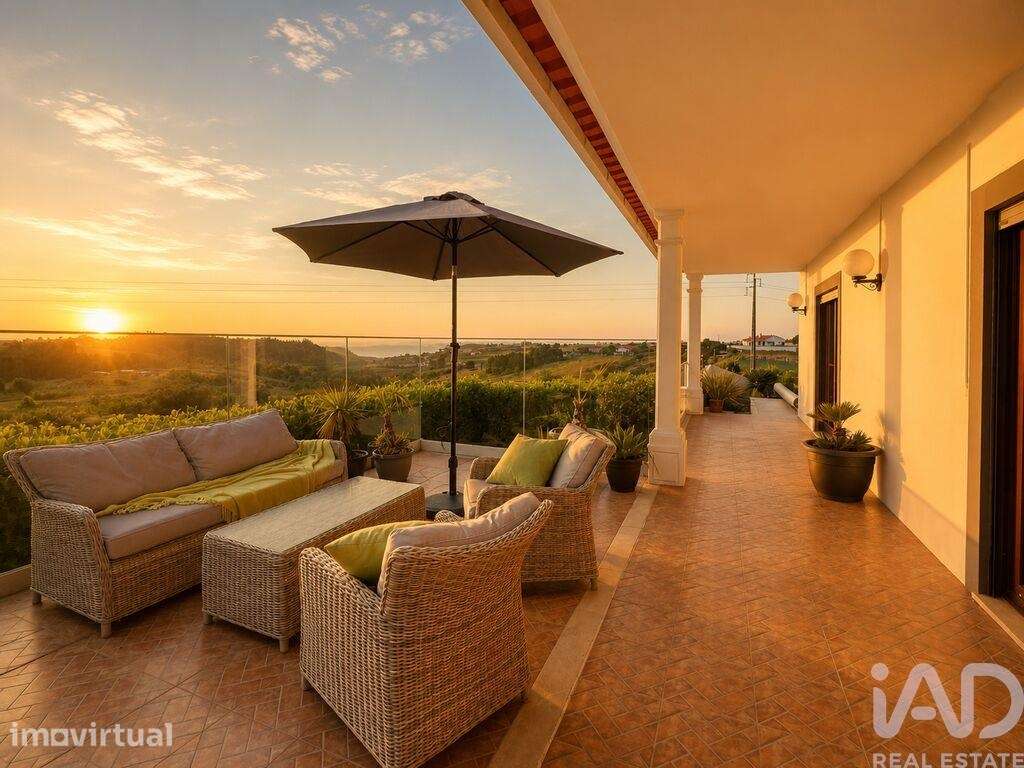 Casa / Villa T5 em Bárrio de 387,00 m2 - Grande imagem: 2/29