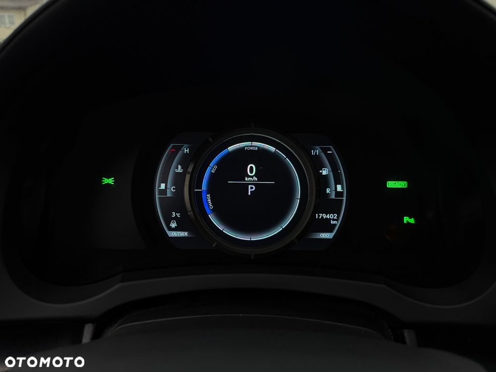 Lexus IS 300h Prestige - 9