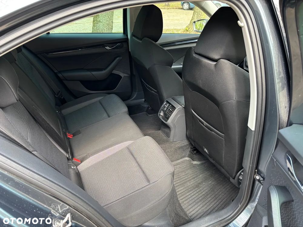Skoda Octavia 1.5 TSI ACT Ambition - 8
