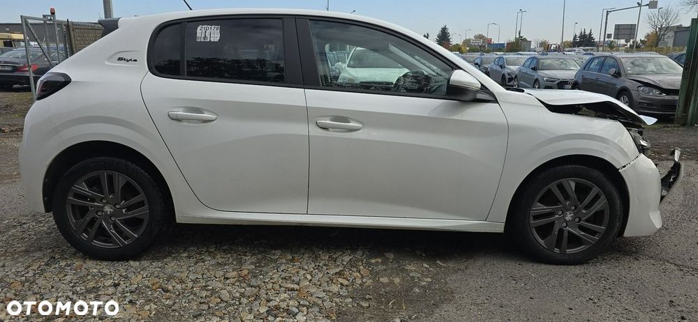 Peugeot 208 - 14