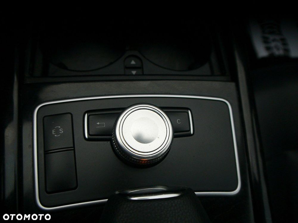 Mercedes-Benz Klasa E 220 BlueTEC 4Matic 7G-TRONIC Avantgarde - 24