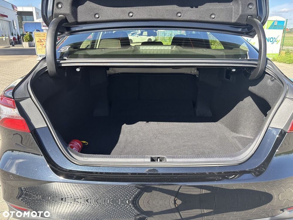 Toyota Camry 2.5 Hybrid Comfort CVT - 14