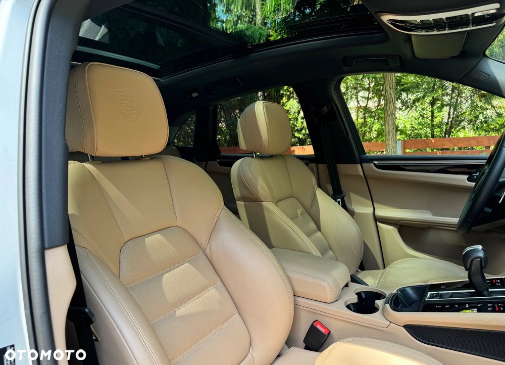Porsche Macan T - 12