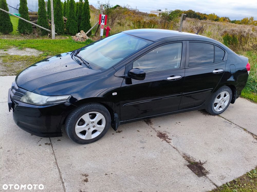 Honda City 2010 photo 2