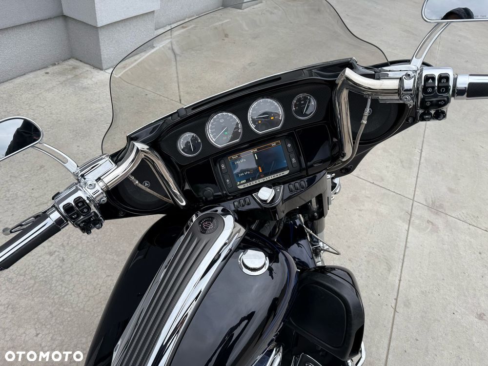 Harley-Davidson CVO Street Glide - 13