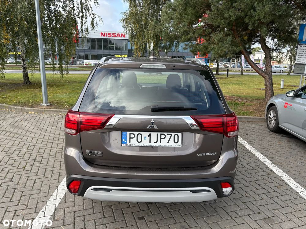 Mitsubishi Outlander 2.0 Invite + 2WD - 5
