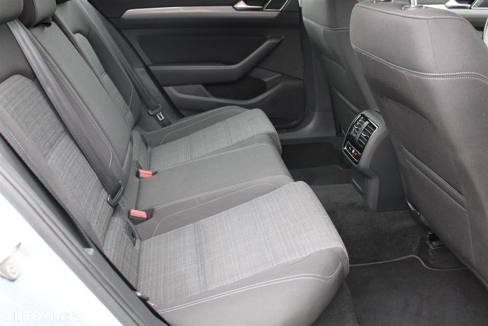 Volkswagen Passat Variant 2.0 TDI DSG Business - 13
