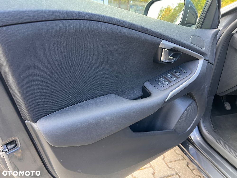 Volvo V40 D2 Kinetic - 24