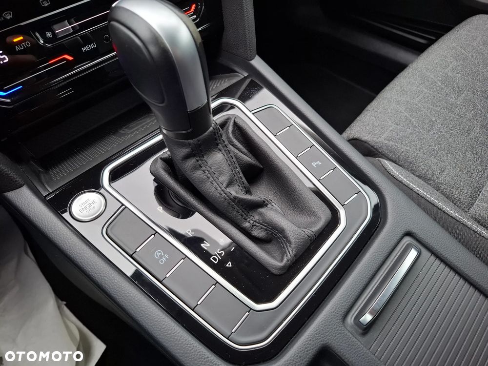 Volkswagen Passat Variant 2.0 TDI EVO Business DSG - 32