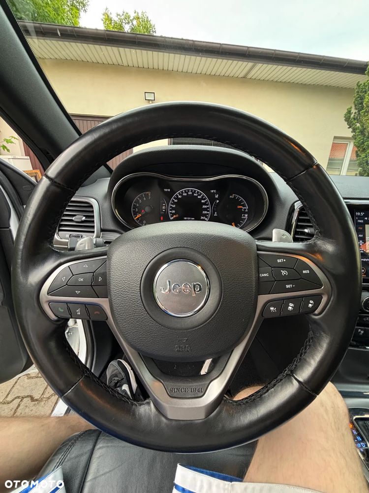 Jeep Grand Cherokee - 25