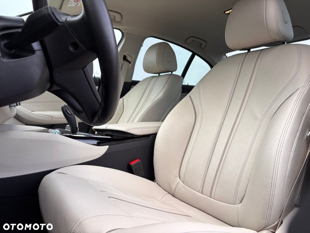 BMW Seria 5 520d xDrive Luxury Line - 10