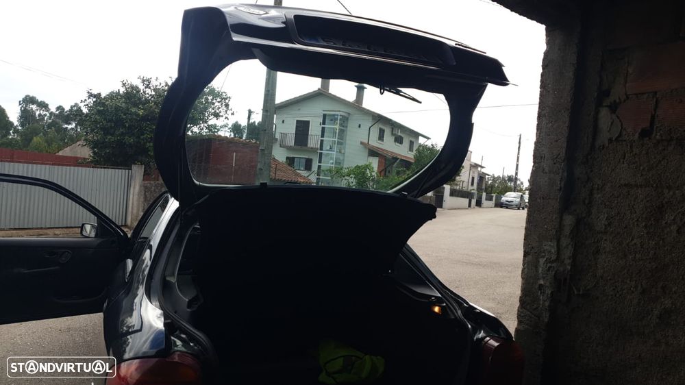 Ford Mondeo 1.6i 16V Ghia - 12