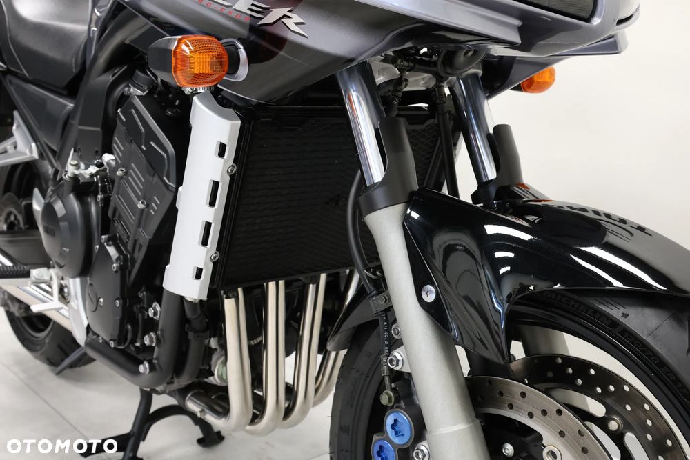 Yamaha FZS - 21