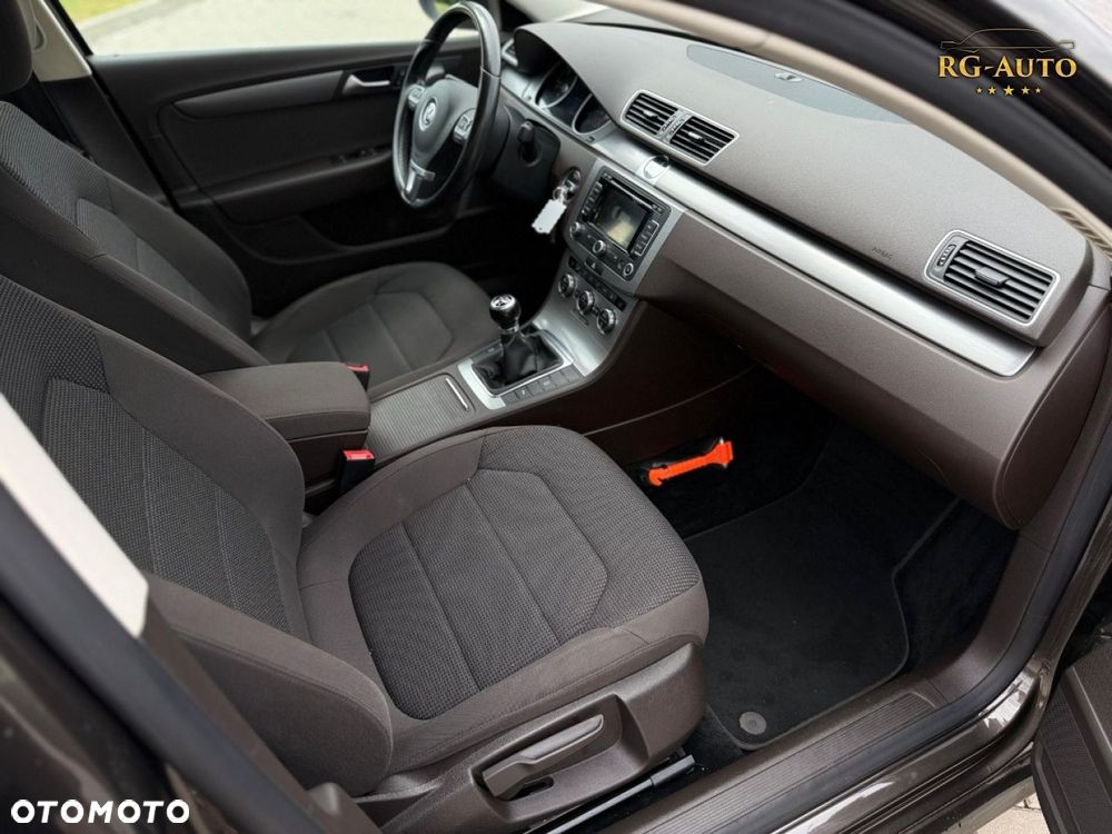 Volkswagen Passat - 36