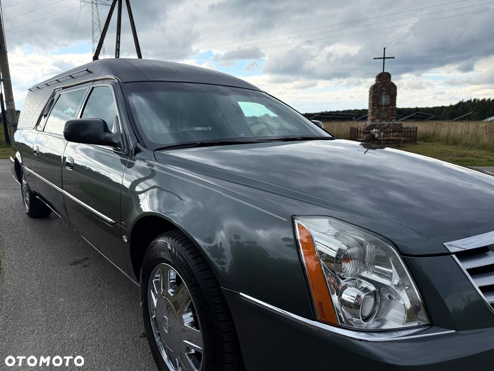 Cadillac DTS - 9