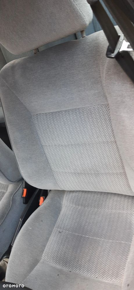 Volkswagen Golf 1.6 - 24