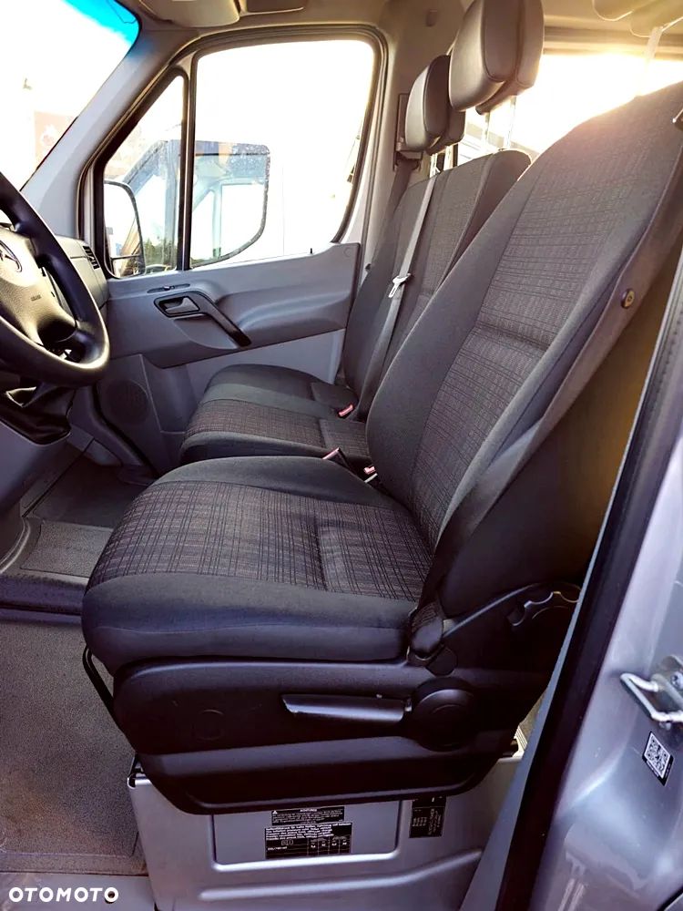 Mercedes-Benz Sprinter - 13