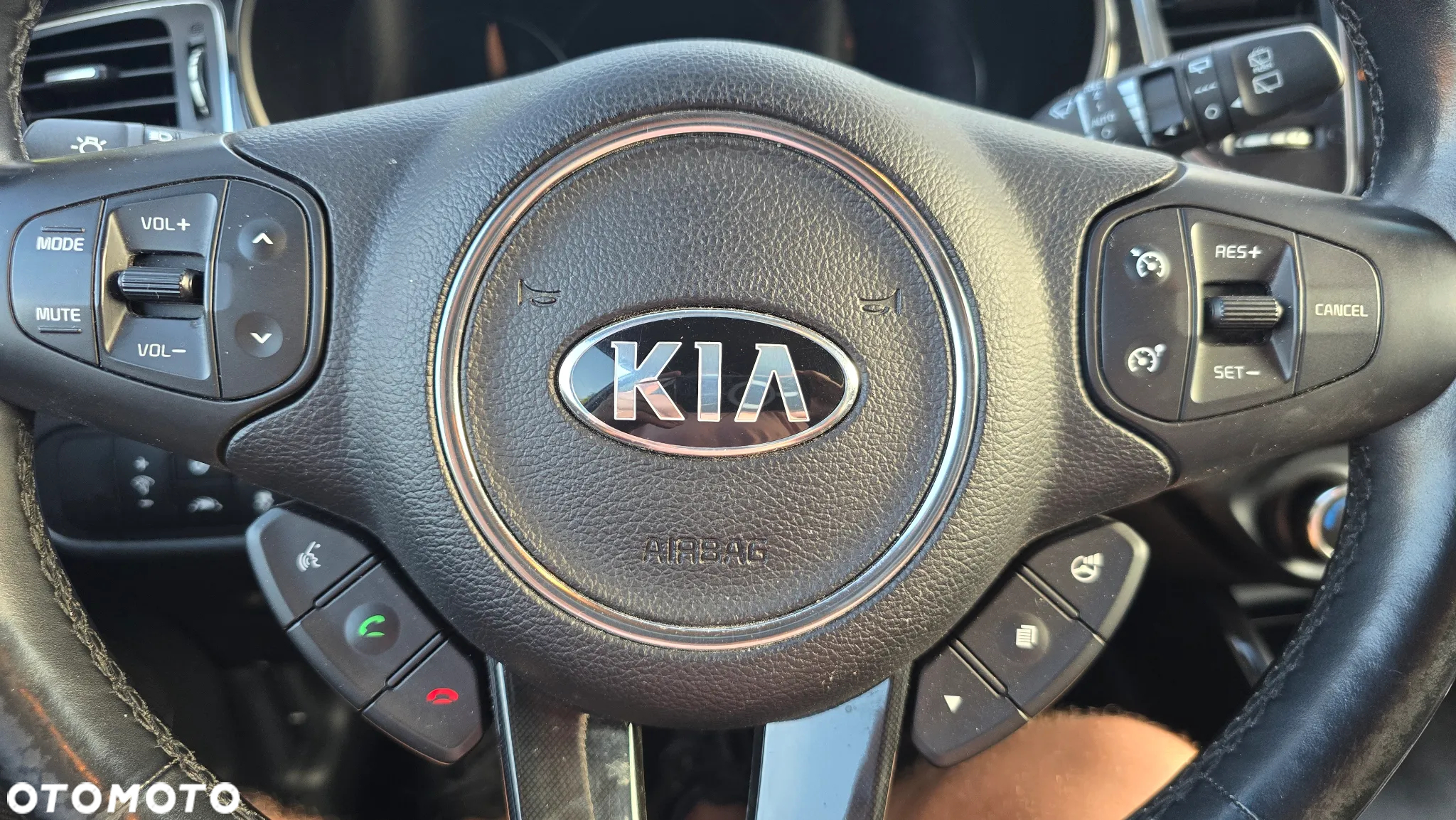 Kia Carens 1.7 CRDi L - 12