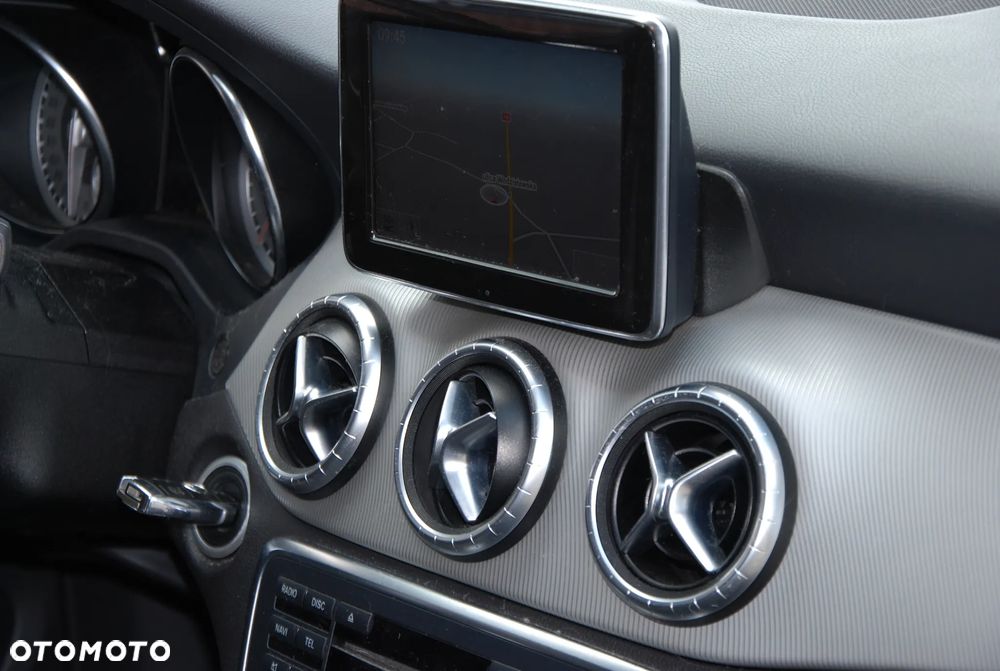 Mercedes-Benz CLA 220 CDI 7G-DCT AMG Line - 35