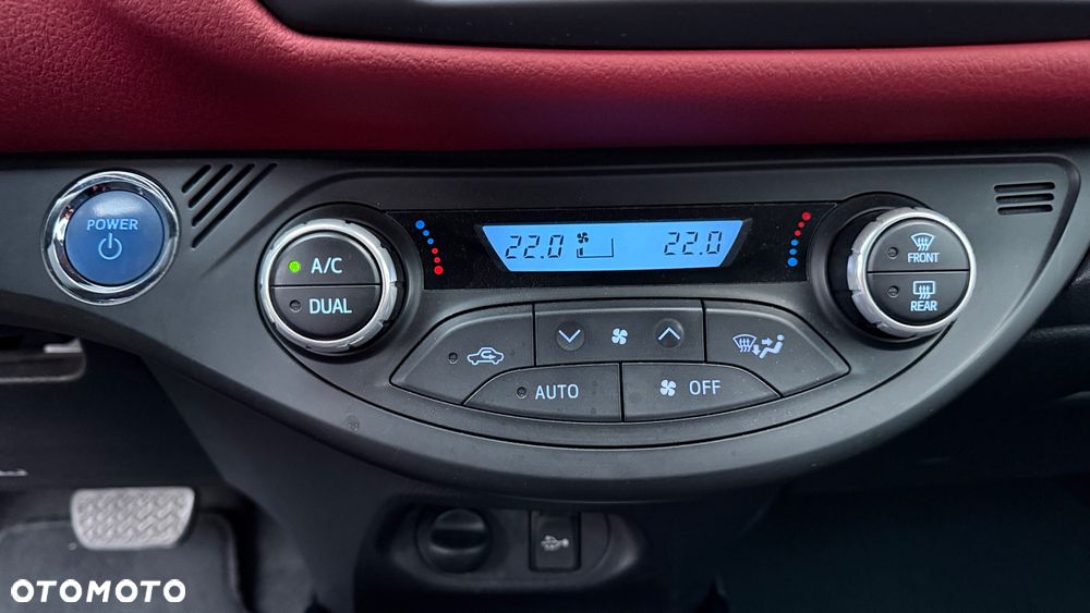 Toyota Yaris Hybrid 100 Selection - 21