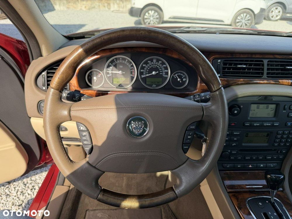 Jaguar S-Type - 17