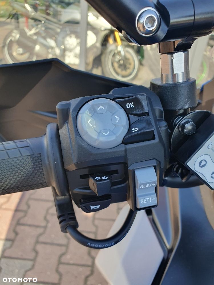 Suzuki GSX - 19