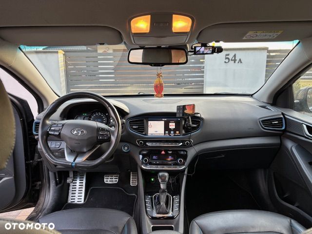Hyundai IONIQ - 15
