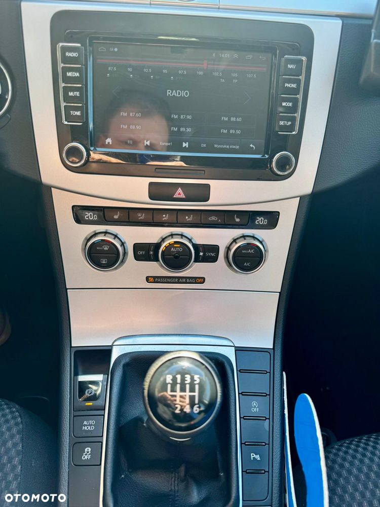 Volkswagen Passat - 16