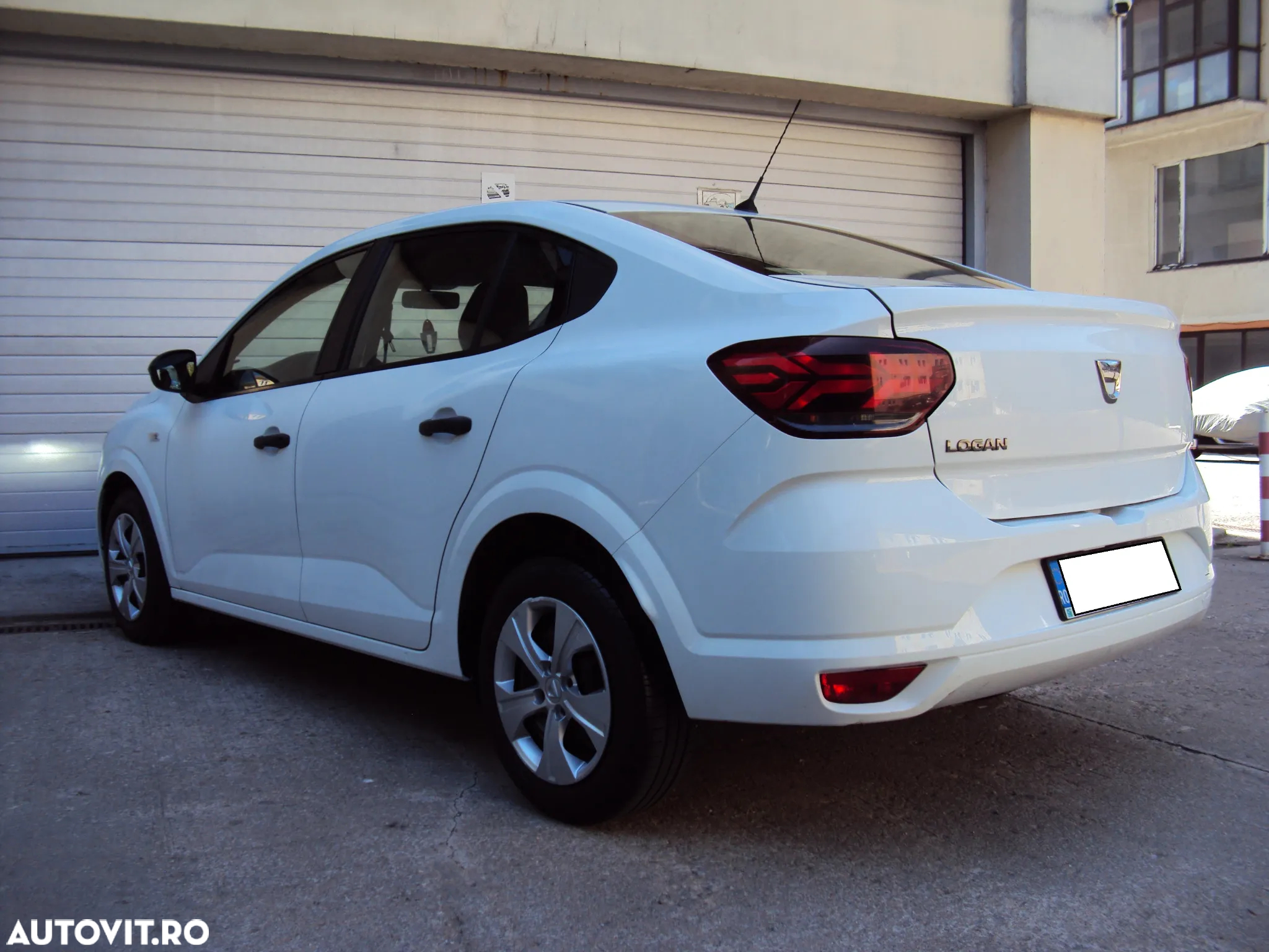 Dacia Logan TCe 90 Essential - 4