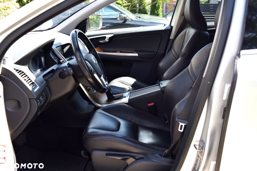 Volvo XC 60 D4 Geartronic Momentum Pro - 17