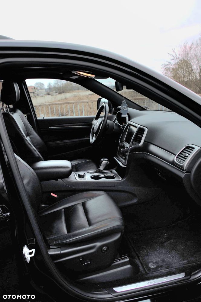 Jeep Grand Cherokee - 12