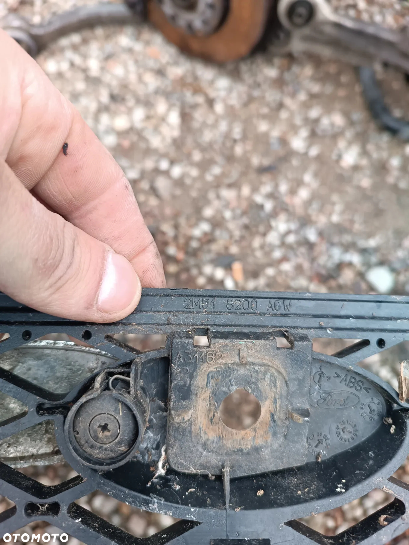 FORD FOCUS MK1 GRILL ATRAPA 2M518200 - 4
