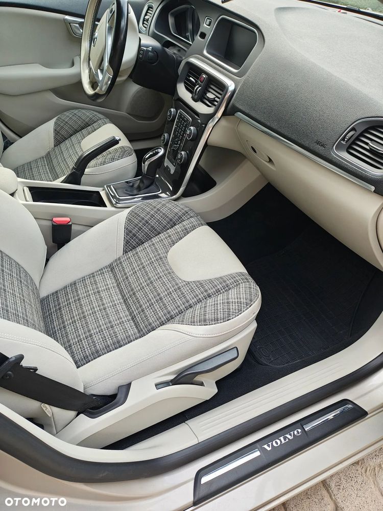 Volvo V40 T3 Drive-E R-Design Momentum - 6