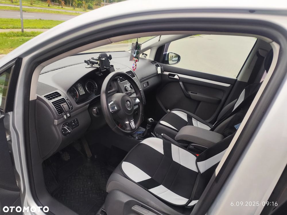 Volkswagen Touran - 8