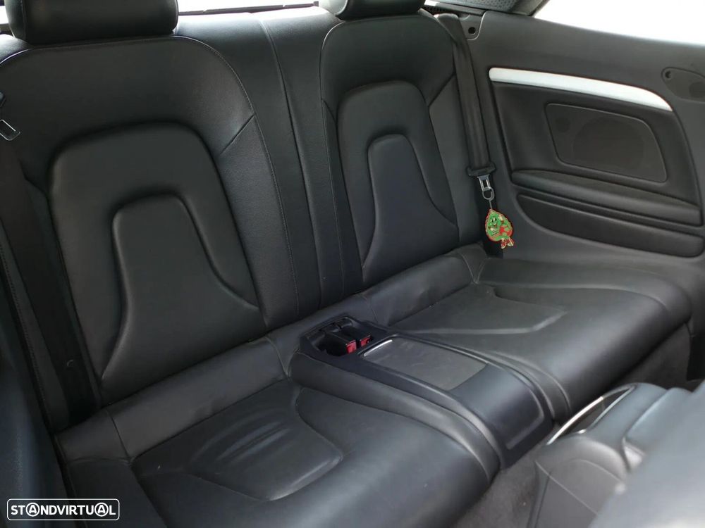 Audi A5 Cabrio 2.0 TDi S-line - 32
