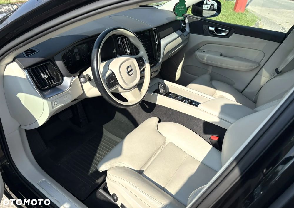 Volvo XC 60 B4 D AWD Momentum - 9