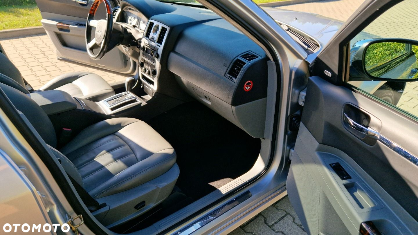 Chrysler 300C - 21