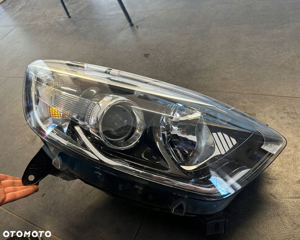LAMPA PRAWA RENAULT CAPTUR 13-17 260100947R - 2