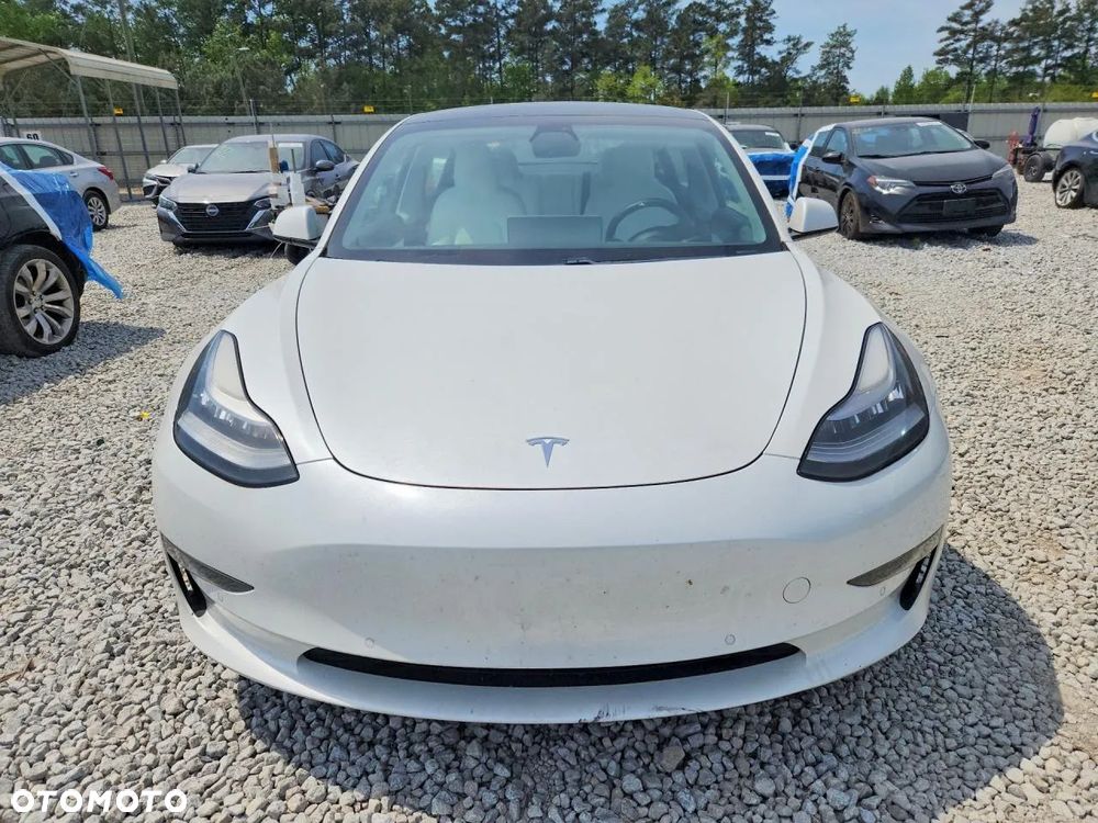 Tesla Model 3 - 5