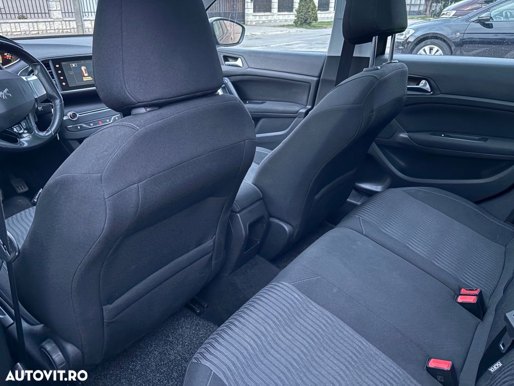 Peugeot 308 1.2 L PureTech Turbo Allure - 17