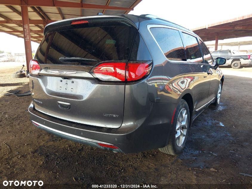 Chrysler Pacifica - 4