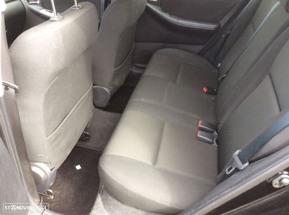 Toyota Corolla E12 de 2005 ás peças - 7