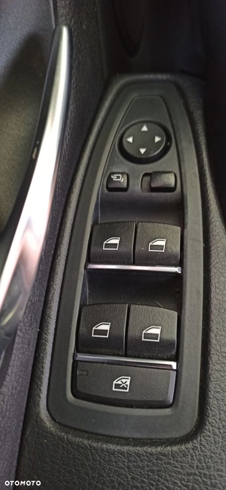 BMW Seria 3 330i Sport Line - 14