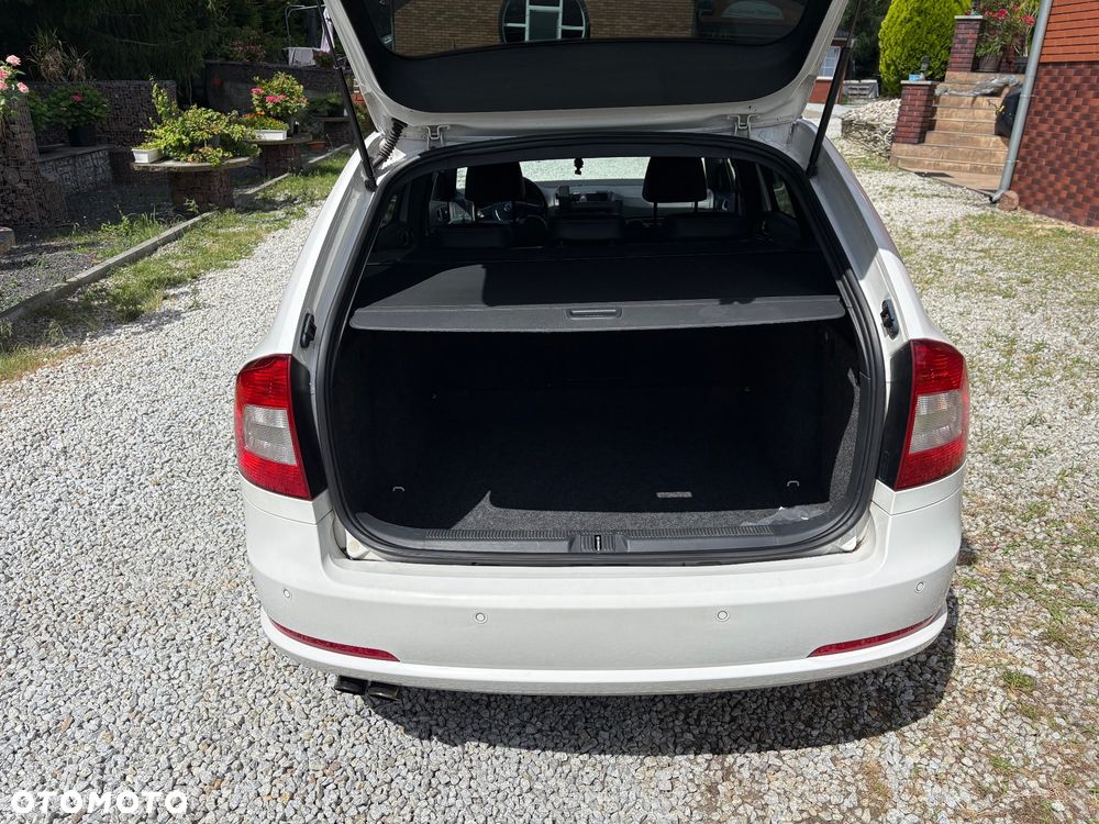 Skoda Octavia 2.0 TDI DPF DSG RS - 11