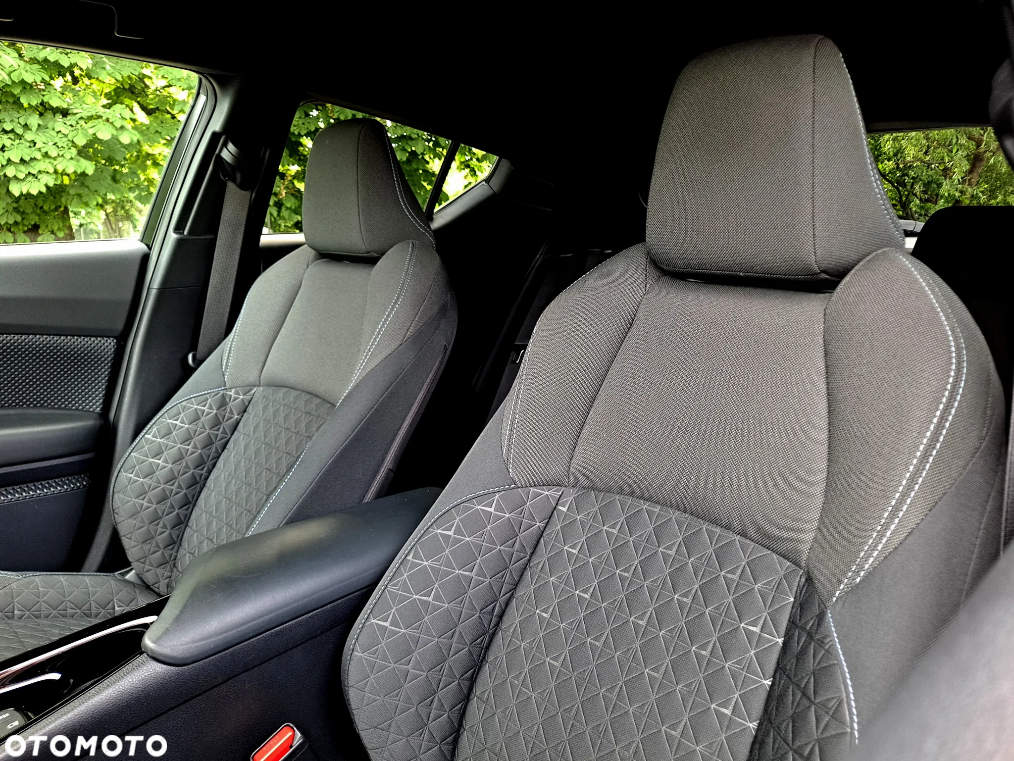 Toyota C-HR 2.0 Hybrid Executive - 35