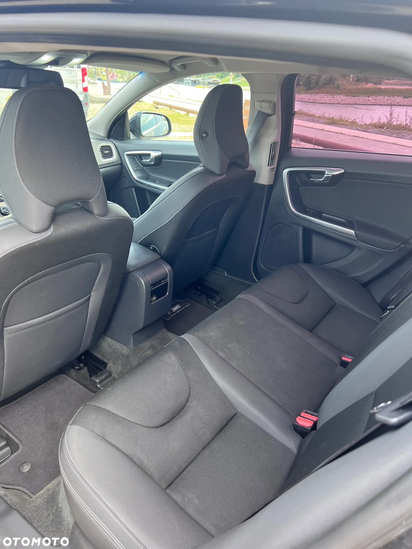 Volvo V60 D4 Drive-E Momentum - 17