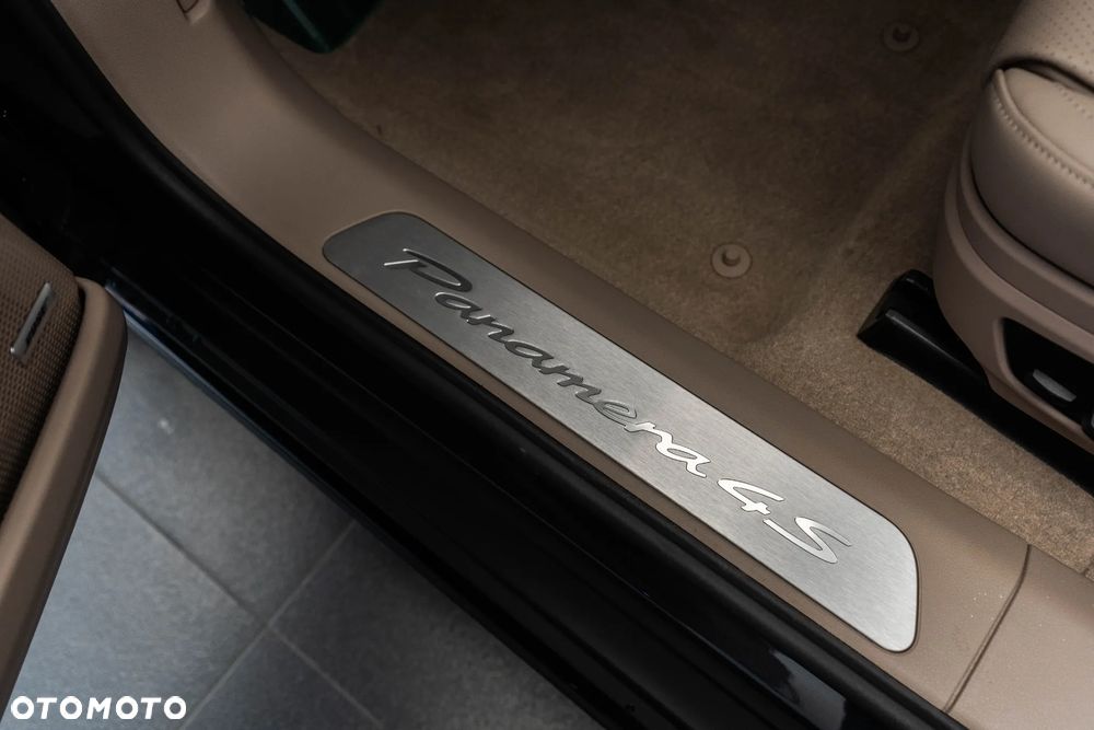 Porsche Panamera 4S E-Hybrid - 32