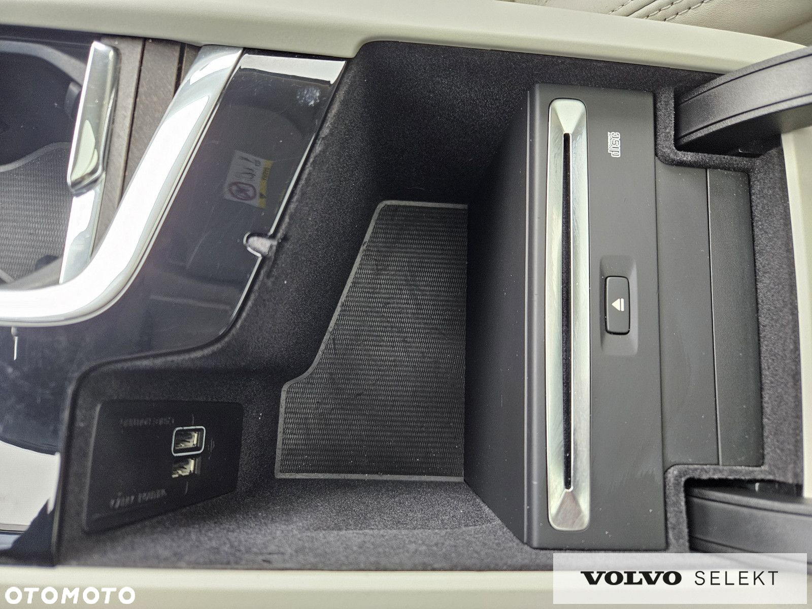 Volvo V90 Cross Country - 24