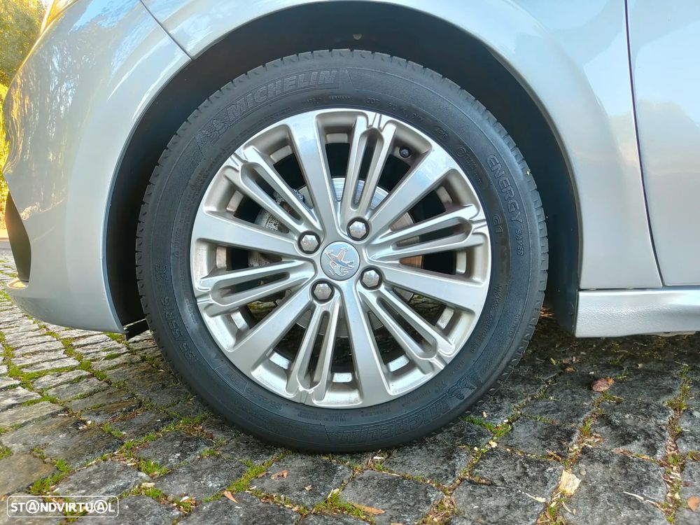 Peugeot 208 1.2 PureTech Active - 25