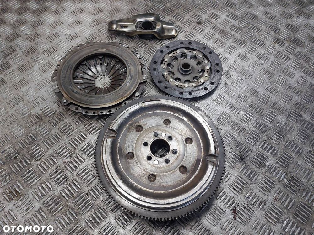 KOŁO DWUMASOWE + TARCZA + DOCISK + ŁOŻYSKO VOLKSWAGEN PASSAT B5 1.6 8V - 7